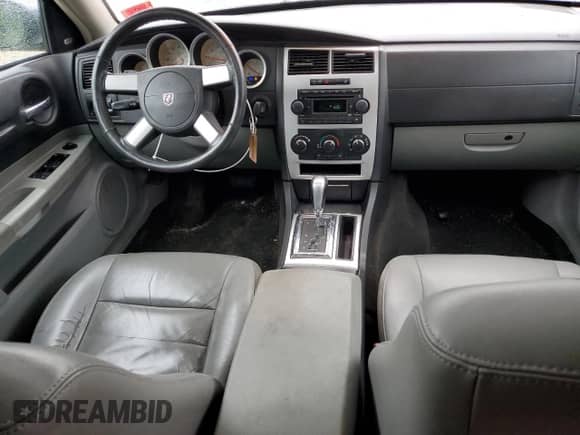 2006 Dodge Magnum R/T z VIN 2D4GZ57286H316150, wystawiony jako Copart lot #73038954 z przebiegiem 86 649 mil mil oraz Szkoda całkowita • Salvage title. Historia ofert i sprzedaży dostępna na DreamBid. Obrazek 8.