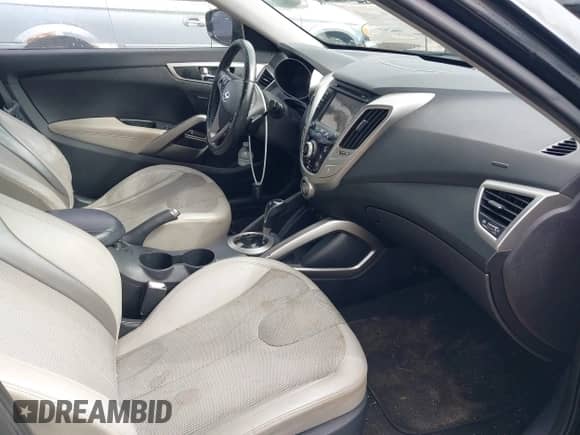 2012 Hyundai Veloster w/Gray Int z VIN KMHTC6AD6CU049429, wystawiony jako IAAI lot #43410430 z przebiegiem 153 050 mil mil oraz . Historia ofert i sprzedaży dostępna na DreamBid. Obrazek 5.