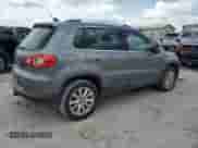 2009 Volkswagen Tiguan S with VIN WVGAV75N39W003838, listed as a Copart auction lot 62496695 with 100,939 mi miles and Clean title. Bid and sale history available at DreamBid. Image 3.