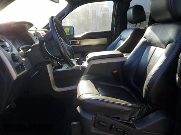 2013 Ford F-150 XL z VIN 1FTFX1ET8DFA65664, wystawiony jako Copart lot #86825425 z przebiegiem 141 356 mil mil oraz Czysty tytuł • Clean title. Historia ofert i sprzedaży dostępna na DreamBid. Obrazek 7.