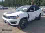 2021 Jeep Compass Trailhawk z VIN 3C4NJDDB2MT589180, wystawiony jako IAAI lot #43402223 z przebiegiem 76 756 mil mil oraz . Historia ofert i sprzedaży dostępna na DreamBid. Obrazek 2.