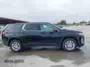 2023 Chevrolet Traverse LS z VIN 1GNERFKW1PJ333545, wystawiony jako IAAI lot #42745275 z przebiegiem 25 835 mil mil oraz . Historia ofert i sprzedaży dostępna na DreamBid. Obrazek 13.