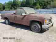 1998 GMC Sierra 1500 z VIN 1GTEC14W2WZ550452, wystawiony jako Copart lot #62010275 z przebiegiem 214 269 mil mil oraz Czysty tytuł • Clean title. Historia ofert i sprzedaży dostępna na DreamBid. Obrazek 4.