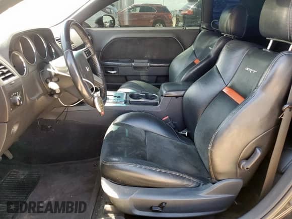 2008 Dodge Challenger SRT-8 z VIN 2B3LJ74W58H290343, wystawiony jako Copart lot #69690075 z przebiegiem 127 611 mil mil oraz Czysty tytuł • Clean title. Historia ofert i sprzedaży dostępna na DreamBid. Obrazek 7.