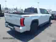 2023 Toyota Tundra Limited Hybrid z VIN 5TFJC5DBXPX037076, wystawiony jako IAAI lot #42324604 z przebiegiem 39 900 mil mil oraz . Historia ofert i sprzedaży dostępna na DreamBid. Obrazek 4.
