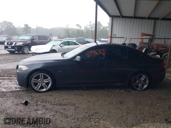 2015 BMW 5 Series 535i с VIN WBA5B1C55FD918886, выставлен на аукционе IAAI как лот 43196368 с пробегом 245 540 миль миль и . История ставок и продаж доступна на DreamBid. Изображение 14.