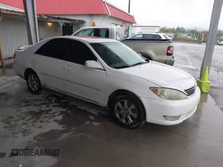 2005 Toyota Camry LE z VIN 4T1BF30K85U088317, wystawiony jako IAAI lot #43528461 z przebiegiem 336 838 mil mil oraz . Historia ofert i sprzedaży dostępna na DreamBid. Obrazek 1.