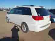 2005 Toyota Sienna XLE z VIN 5TDZA22CX5S225280, wystawiony jako IAAI lot #43486306 z przebiegiem 267 644 mil mil oraz . Historia ofert i sprzedaży dostępna na DreamBid. Obrazek 3.