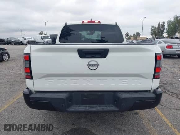 2022 Nissan Frontier S z VIN 1N6ED1EJ7NN608316, wystawiony jako IAAI lot #42047047 z przebiegiem 33 896 mil mil oraz . Historia ofert i sprzedaży dostępna na DreamBid. Obrazek 16.