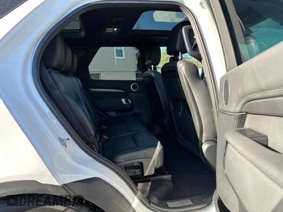 2019 Land Rover Discovery HSE z VIN SALRR2RV0K2400468, wystawiony jako Copart lot #86889604 z przebiegiem 135 186 mil mil oraz Czysty tytuł • Clean title. Historia ofert i sprzedaży dostępna na DreamBid. Obrazek 8.