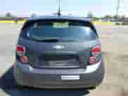 2013 Chevrolet Sonic LS с VIN 1G1JB6SG9D4117157, выставлен на аукционе IAAI как лот 42703451 с пробегом 74 101 миль миль и . История ставок и продаж доступна на DreamBid. Изображение 17.
