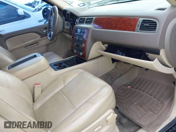 2010 Chevrolet Tahoe LT with VIN 1GNUCBE03AR282216, listed as a IAAI auction lot 42215769 with 175,727 mi miles and . Bid and sale history available at DreamBid. Image 5.