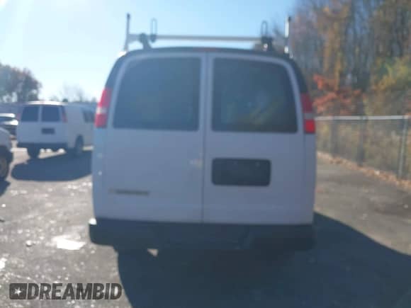 2021 Chevrolet Express Cargo z VIN 1GCWGAFP5M1214918, wystawiony jako IAAI lot #43456666 z przebiegiem 113 515 mil mil oraz . Historia ofert i sprzedaży dostępna na DreamBid. Obrazek 16.
