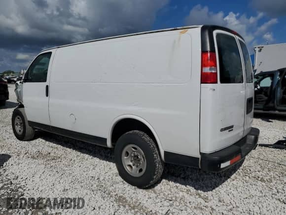 2015 Chevrolet Express Cargo z VIN 1GCWGFCF9F1233046, wystawiony jako Copart lot #71058955 z przebiegiem 212 481 mil mil oraz Szkoda całkowita • Salvage title. Historia ofert i sprzedaży dostępna na DreamBid. Obrazek 2.