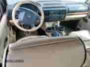 2003 Land Rover Discovery SE с VIN SALTW16423A798407, выставлен на аукционе Copart как лот 85578145 с пробегом 199 508 миль миль и Списание • Salvage title. История ставок и продаж доступна на DreamBid. Изображение 8.