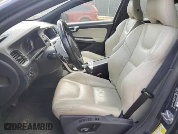 2015 Volvo S60 с VIN YV149MFC7F2316986, выставлен на аукционе Copart как лот 53884665 с пробегом 60 224 миль миль и Чистый • Clean title. История ставок и продаж доступна на DreamBid. Изображение 7.