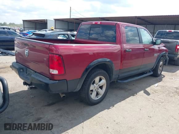 2015 Ram 1500 Big Horn z VIN 1C6RR6LT2FS639684, wystawiony jako IAAI lot #42981923 z przebiegiem 121 902 mil mil oraz . Historia ofert i sprzedaży dostępna na DreamBid. Obrazek 4.