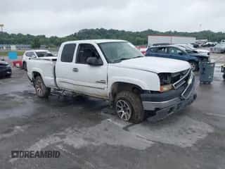2005 Chevrolet Silverado 2500HD LS с VIN 1GCHK292X5E131556, выставлен на аукционе IAAI как лот 43293873 с пробегом Не указан миль и . История ставок и продаж доступна на DreamBid. Изображение 1.