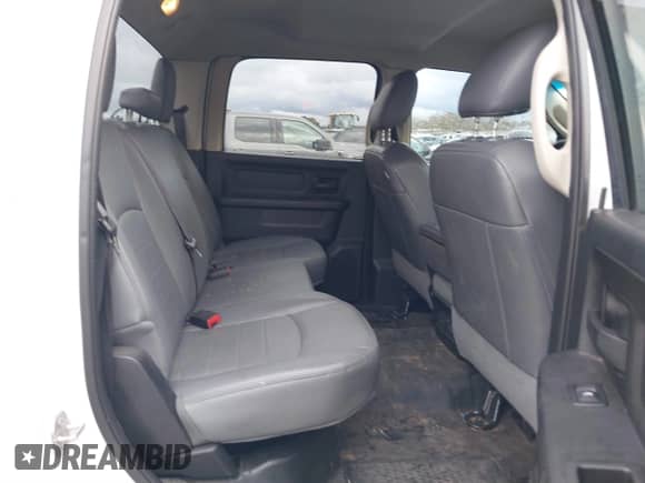 2019 Ram 1500 Express z VIN 1C6RR7KT5KS500926, wystawiony jako IAAI lot #41599373 z przebiegiem 108 928 mil mil oraz . Historia ofert i sprzedaży dostępna na DreamBid. Obrazek 8.