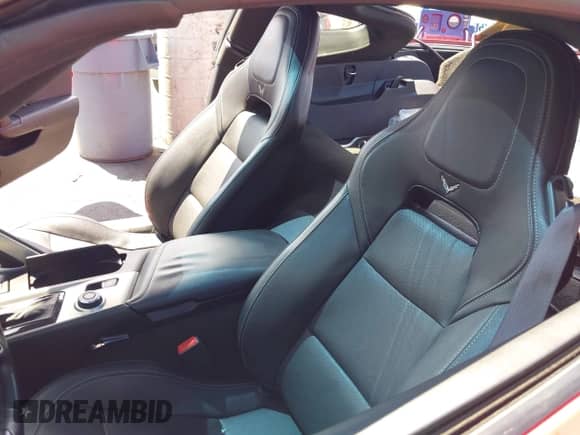 2016 Chevrolet Corvette 2LT z VIN 1G1YD2D72G5123928, wystawiony jako IAAI lot #43089123 z przebiegiem 53 362 mil mil oraz . Historia ofert i sprzedaży dostępna na DreamBid. Obrazek 5.