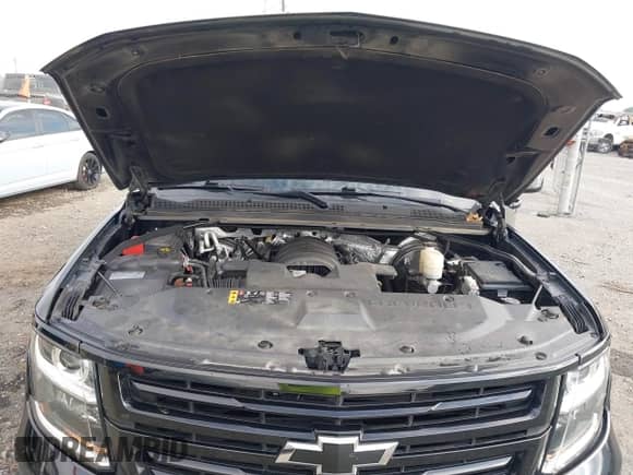 2018 Chevrolet Suburban Premier z VIN 1GNSKJKC9JR140584, wystawiony jako IAAI lot #42597418 z przebiegiem 117 662 mil mil oraz . Historia ofert i sprzedaży dostępna na DreamBid. Obrazek 10.