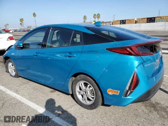 2020 Toyota Prius LE с VIN JTDKARFP5L3142247, выставлен на аукционе Copart как лот 81970825 с пробегом 122 666 миль миль и Списание • Salvage title. История ставок и продаж доступна на DreamBid. Изображение 2.