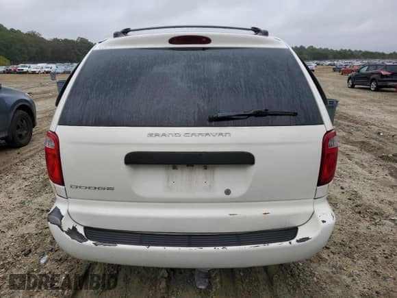 2005 Dodge Caravan SE with VIN 1D4GP24RX5B247636, listed as a Copart auction lot 71243355 with 172,390 mi miles and Salvage title. Bid and sale history available at DreamBid. Image 6.