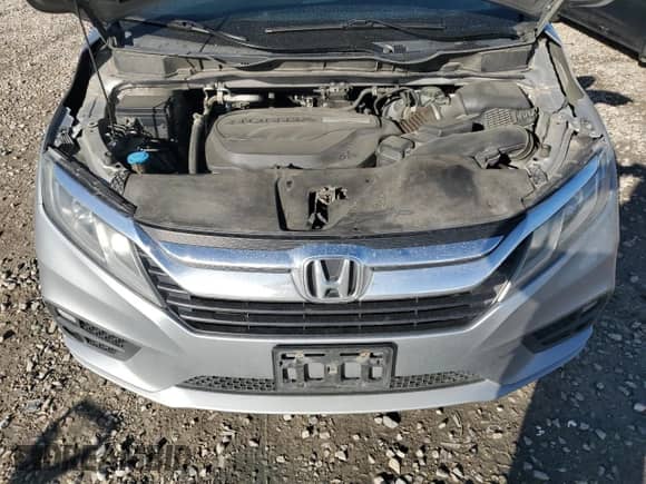 2018 Honda Odyssey LX with VIN 5FNRL6H22JB100093, listed as a Copart auction lot 84522455 with 260,624 mi miles and Salvage title. Bid and sale history available at DreamBid. Image 11.