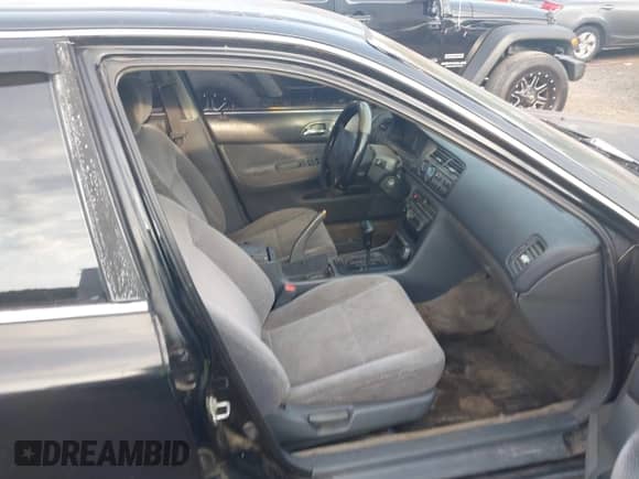 1996 Honda Accord LX с VIN 1HGCD5633TA174015, выставлен на аукционе IAAI как лот 42712830 с пробегом 223 673 миль миль и . История ставок и продаж доступна на DreamBid. Изображение 5.