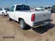 1995 Chevrolet Silverado 1500 z VIN 1GCEC14Z8SZ217712, wystawiony jako IAAI lot #42459235 z przebiegiem 172 963 mil mil oraz . Historia ofert i sprzedaży dostępna na DreamBid. Obrazek 3.