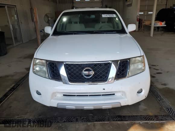 2011 Nissan Pathfinder LE z VIN 5N1AR1NB5BC621225, wystawiony jako Copart lot #71475535 z przebiegiem 199 002 mil mil oraz Szkoda całkowita • Salvage title. Historia ofert i sprzedaży dostępna na DreamBid. Obrazek 5.