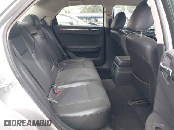 2010 Chrysler 300 Touring z VIN 2C3CA5CV2AH180310, wystawiony jako IAAI lot #43363512 z przebiegiem 146 503 mil mil oraz . Historia ofert i sprzedaży dostępna na DreamBid. Obrazek 8.