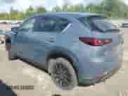 2023 Mazda CX-5 S Carbon Edition z VIN JM3KFBCM1P0249281, wystawiony jako Copart lot #70537745 z przebiegiem 22 623 mil mil oraz Szkoda całkowita • Salvage title. Historia ofert i sprzedaży dostępna na DreamBid. Obrazek 2.