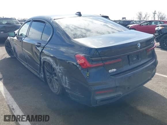 2021 BMW 7 Series 740i z VIN WBA7T2C03MCF58569, wystawiony jako IAAI lot #41662350 z przebiegiem 41 303 mil mil oraz . Historia ofert i sprzedaży dostępna na DreamBid. Obrazek 3.