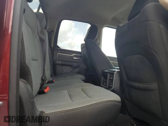 2020 Ram 1500 Big Horn z VIN 1C6RREBT4LN252706, wystawiony jako Copart lot #60996795 z przebiegiem 126 176 mil mil oraz Szkoda całkowita • Salvage title. Historia ofert i sprzedaży dostępna na DreamBid. Obrazek 10.