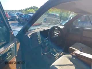 1989 Chevrolet Blazer z VIN 1GNCT18Z0K0179602, wystawiony jako IAAI lot #42535676 z przebiegiem 137 955 mil mil oraz . Historia ofert i sprzedaży dostępna na DreamBid. Obrazek 5.