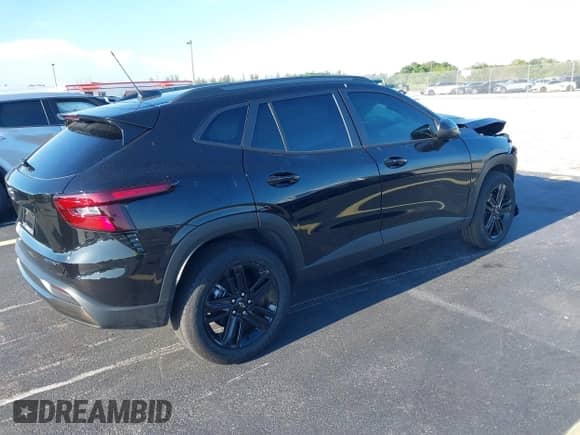 2025 Chevrolet Trax ACTIV z VIN KL77LKEP0SC249761, wystawiony jako IAAI lot #43046980 z przebiegiem 1 230 mil mil oraz . Historia ofert i sprzedaży dostępna na DreamBid. Obrazek 4.