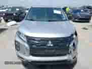 2023 Mitsubishi Outlander ES z VIN JA4ARUAU5PU016999, wystawiony jako IAAI lot #42525414 z przebiegiem 15 010 mil mil oraz . Historia ofert i sprzedaży dostępna na DreamBid. Obrazek 12.