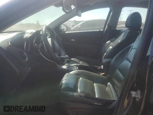 2014 Chevrolet Cruze 2LT z VIN 1G1PE5SB7E7134961, wystawiony jako Copart lot #80958165 z przebiegiem 154 313 mil mil oraz Szkoda całkowita • Salvage title. Historia ofert i sprzedaży dostępna na DreamBid. Obrazek 7.