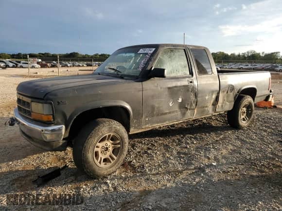 1995 Dodge Dakota z VIN 1B7GG23Y1SS183049, wystawiony jako Copart lot #72961204 z przebiegiem 406 345 mil mil oraz Czysty tytuł • Clean title. Historia ofert i sprzedaży dostępna na DreamBid. Obrazek 1.