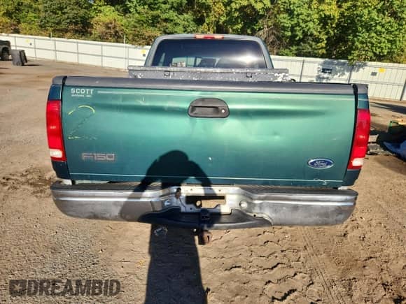 1999 Ford F-150 XL z VIN 1FTRX17L1XNA63324, wystawiony jako Copart lot #87388335 z przebiegiem Nie podano mil oraz Szkoda całkowita • Salvage title. Historia ofert i sprzedaży dostępna na DreamBid. Obrazek 6.