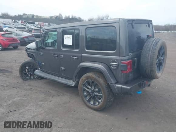 2021 Jeep Wrangler Unlimited Sahara z VIN 1C4JJXP65MW676726, wystawiony jako IAAI lot #41795701 z przebiegiem 38 480 mil mil oraz . Historia ofert i sprzedaży dostępna na DreamBid. Obrazek 3.