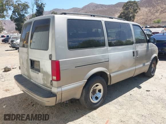 2002 Chevrolet Astro z VIN 1GNDM19X72B148768, wystawiony jako IAAI lot #42842323 z przebiegiem 307 869 mil mil oraz . Historia ofert i sprzedaży dostępna na DreamBid. Obrazek 4.