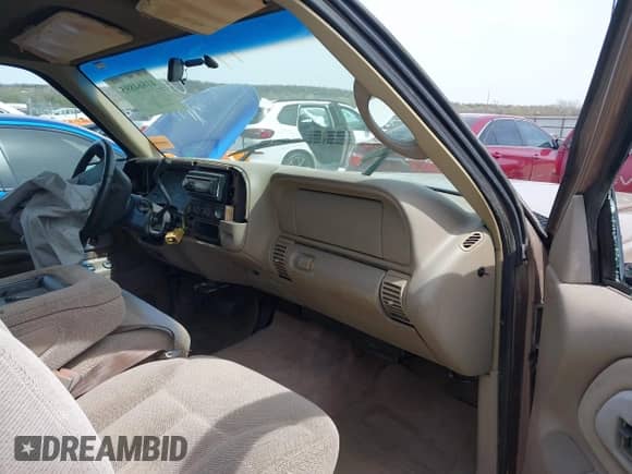 1997 Chevrolet Silverado 1500 с VIN 2GCEC19M2V1288088, выставлен на аукционе IAAI как лот 41864895 с пробегом 445 404 миль миль и . История ставок и продаж доступна на DreamBid. Изображение 5.