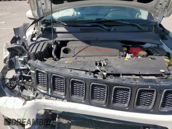 2019 Jeep Compass Latitude z VIN 3C4NJCBB5KT726090, wystawiony jako Copart lot #67247035 z przebiegiem 138 305 mil mil oraz Szkoda całkowita • Salvage title. Historia ofert i sprzedaży dostępna na DreamBid. Obrazek 12.