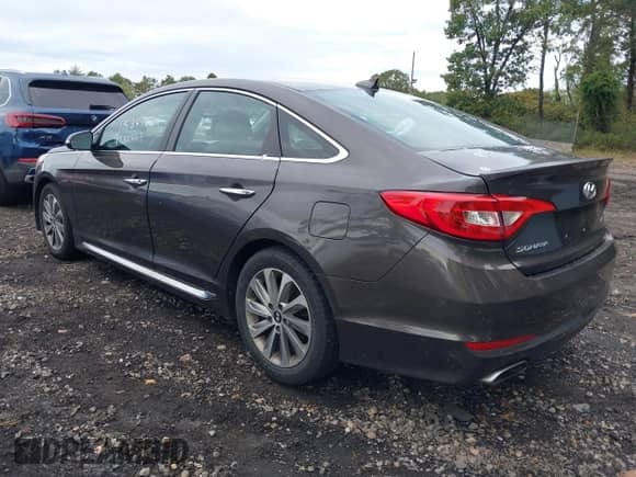 2016 Hyundai Sonata Limited with VIN 5NPE34AF3GH262244, listed as a IAAI auction lot 43401853 with 153,478 mi miles and . Bid and sale history available at DreamBid. Image 3.