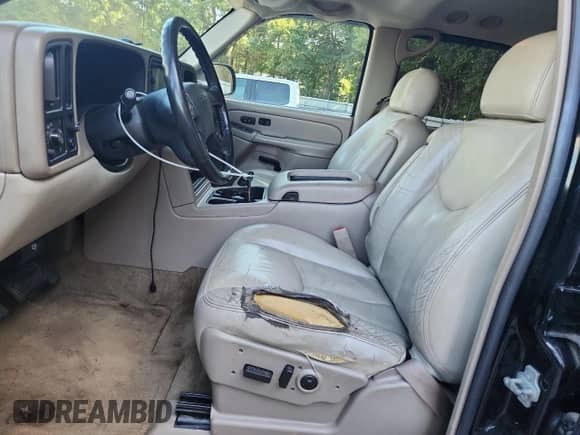 2005 Chevrolet Tahoe LT с VIN 1GNEC13T85R219243, выставлен на аукционе Copart как лот 66396395 с пробегом 298 084 миль миль и Списание • Salvage title. История ставок и продаж доступна на DreamBid. Изображение 7.