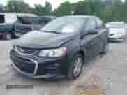 2018 Chevrolet Sonic LS с VIN 1G1JB5SH9J4126214, выставлен на аукционе IAAI как лот 42253300 с пробегом 84 727 миль миль и . История ставок и продаж доступна на DreamBid. Изображение 2.