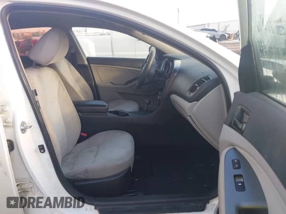 2014 Kia Optima LX z VIN KNAGM4A75E5476113, wystawiony jako IAAI lot #43431895 z przebiegiem 143 342 mil mil oraz . Historia ofert i sprzedaży dostępna na DreamBid. Obrazek 5.