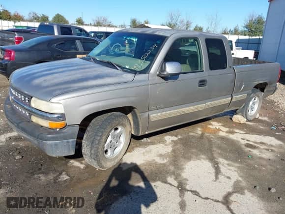 2000 Chevrolet Silverado 1500 LS with VIN 2GCEC19T2Y1199939, listed as a IAAI auction lot 41350239 with 321,613 mi miles and . Bid and sale history available at DreamBid. Image 2.